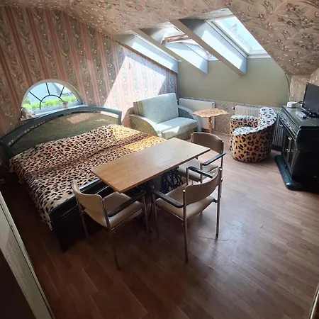 Krista Guest house *